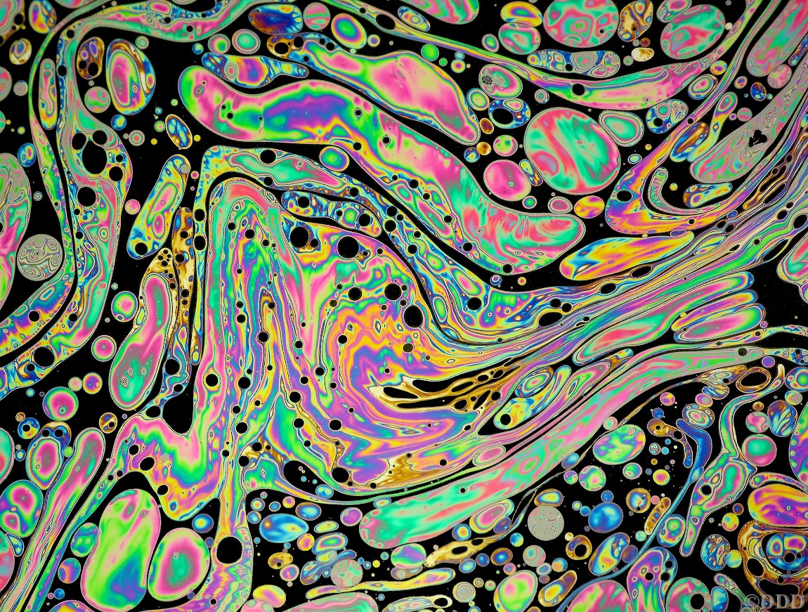 Pine_ess_oil_on_water