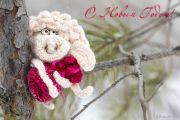 Crochet_sheep_on_a_pine_tree_.jpg